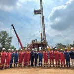 Well Services Sumur BKT-056 Uji Produksi 390 BOPD