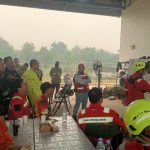 PT TIMAH Kerahkan Personel Fire Fighter Bersama Grup MIND ID Tangani Karhutla di Kalimantan Barat